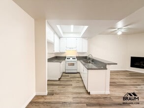 11459 Collins St in Los Angeles, CA - Foto de edificio - Building Photo