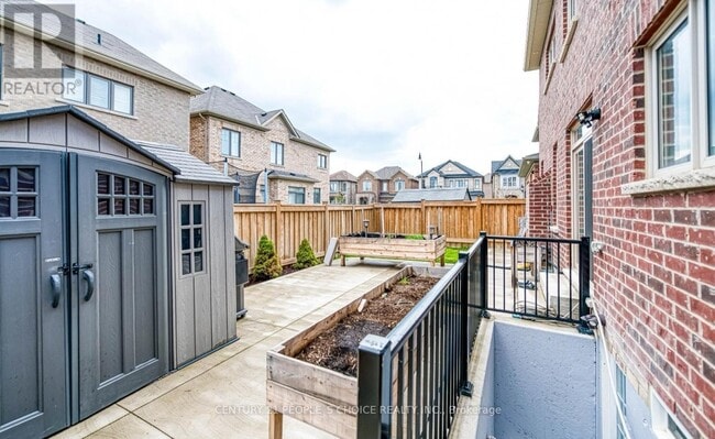 33 Ezra Cres in Brampton, ON - Building Photo - Building Photo