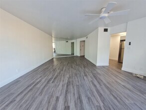 6911 Environ Blvd in Lauderhill, FL - Building Photo - Building Photo