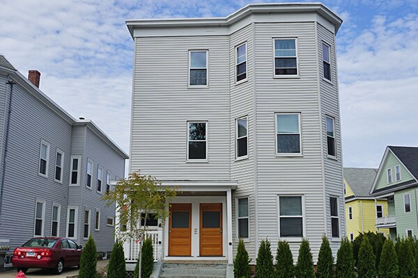 2 Greenwood Ter, Unit 2-01 in Somerville, MA - Foto de edificio - Building Photo
