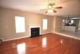 532 Carriage Walk Ln in Stone Mountain, GA - Building Photo - Building Photo