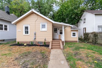 1511 Tyler St in Akron, OH - Foto de edificio - Building Photo