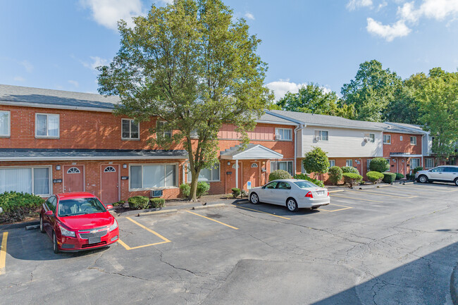 Rosewood Park Apartments in Elyria, OH - Building Photo - Building Photo