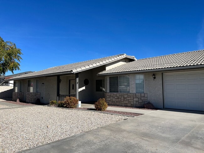 16379 Kamana Rd in Apple Valley, CA - Building Photo - Building Photo
