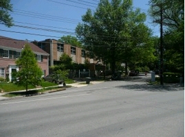 4884 Macarthur Blvd NW in Washington, DC - Foto de edificio - Building Photo