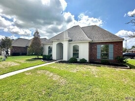 40303 Crestridge Dr in Gonzales, LA - Building Photo
