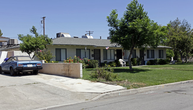 8293-8297 Chantry Ave in Fontana, CA - Building Photo - Building Photo