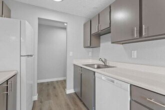 1010 SE 122nd Ave in Portland, OR - Foto de edificio - Building Photo