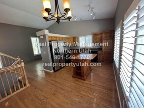 1472 N 350 E in Layton, UT - Foto de edificio - Building Photo
