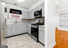 576 Washington St in Camden, NJ - Building Photo