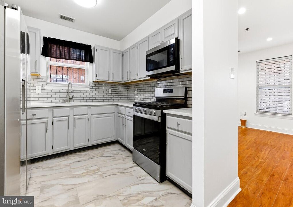 576 Washington St in Camden, NJ - Building Photo