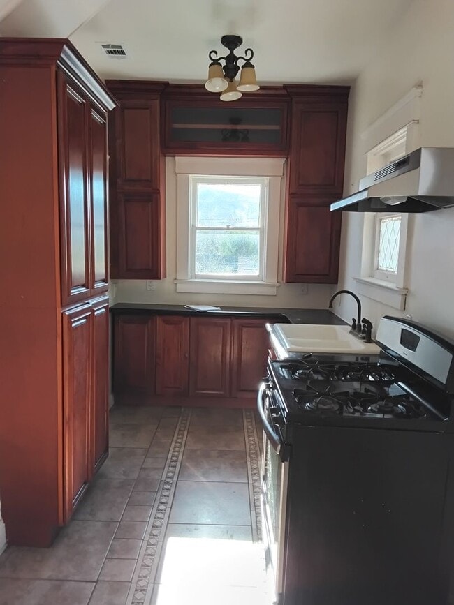 933 E Santa Paula St in Santa Paula, CA - Building Photo - Building Photo