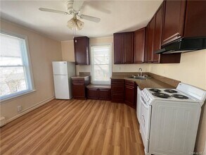 152 Orange Ave in Suffern, NY - Building Photo - Building Photo