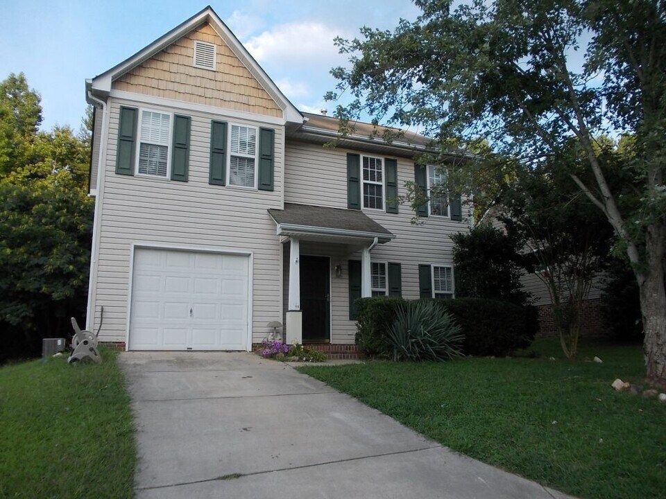 688 Continental Dr in Concord, NC - Building Photo