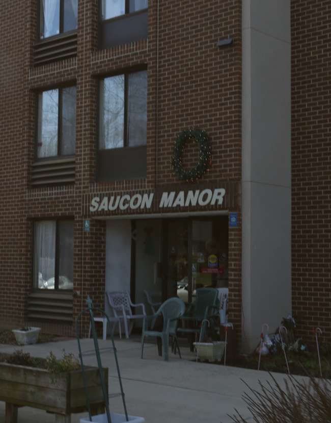 Saucon Manor Apartments in Hellertown, PA - Building Photo - Building Photo