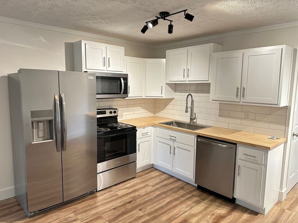 935 Virginia Ln in Hull, GA - Building Photo