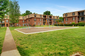 Lemans at Lawndale in Greensboro, NC - Foto de edificio - Building Photo