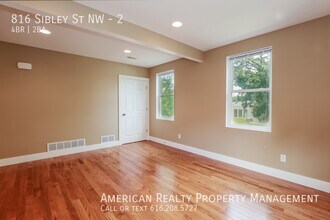 816 Sibley St NW in Grand Rapids, MI - Building Photo - Building Photo