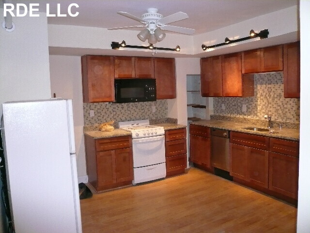 1064 Beacon St, Unit 2D in Brookline, MA - Building Photo