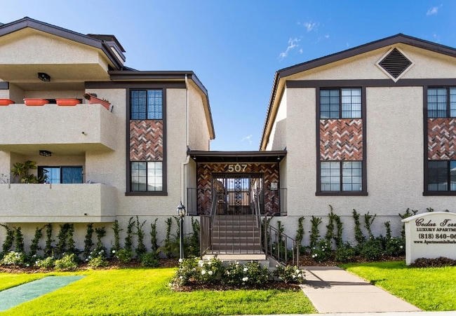 507 E Cedar Ave in Burbank, CA - Building Photo - Building Photo