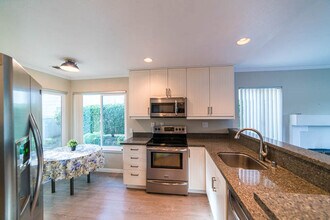 6746 Xana Way in Carlsbad, CA - Building Photo - Building Photo