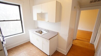 2530 N Kedzie Blvd, Unit 2520-2N in Chicago, IL - Building Photo - Building Photo