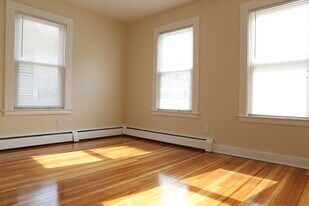 33 S Cherry St, Unit #1 in Wallingford, CT - Building Photo