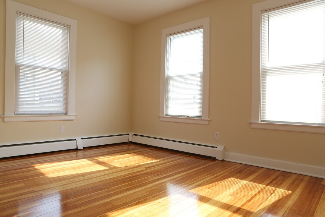 33 S Cherry St, Unit #1 in Wallingford, CT - Foto de edificio