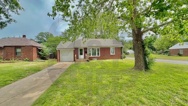 property at 1102 N Crestway St