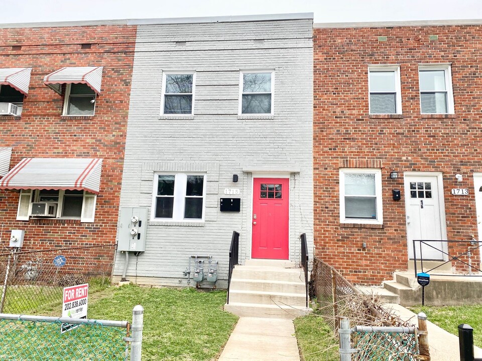 1715 Montello Ave NE-Unit -Unit 1 in Washington, DC - Building Photo
