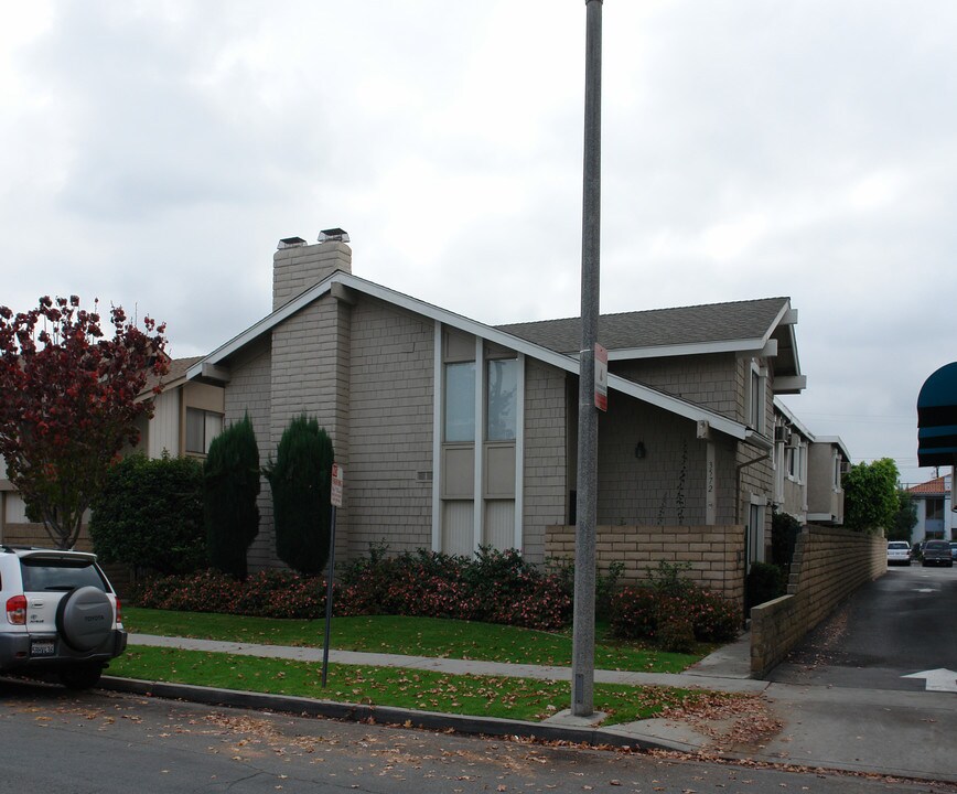 3572 Howard in Los Alamitos, CA - Foto de edificio