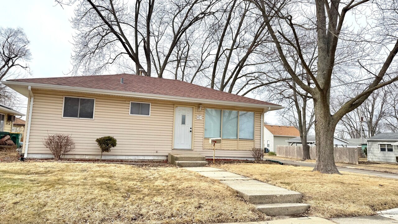 927 Westshire Dr in Joliet, IL - Building Photo