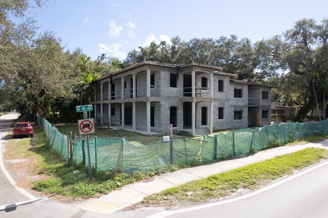 1600 NE 145th St in Miami, FL - Foto de edificio - Building Photo