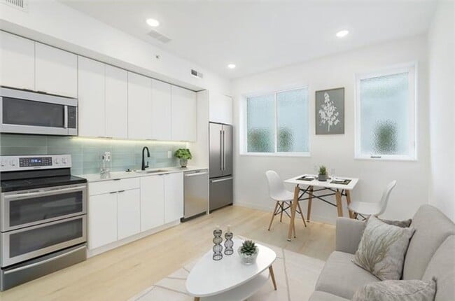 2721 N Howard St in Philadelphia, PA - Building Photo - Building Photo