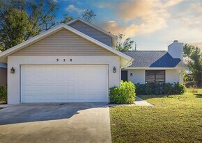 928 Laurel Ave in Venice, FL - Building Photo