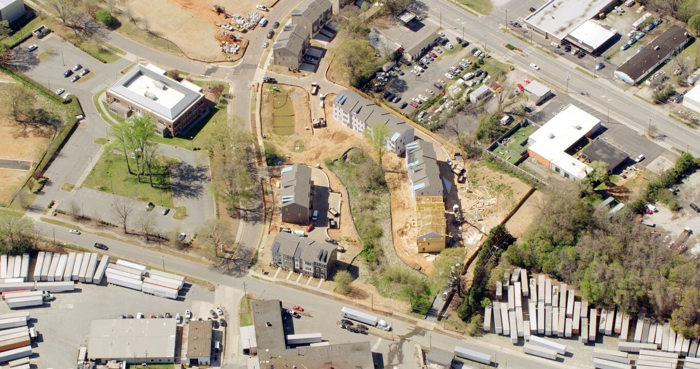 The Towns At Greenway in Charlotte, NC - Building Photo