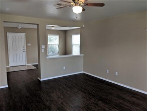 51 Jan Ln in Georgetown, TX - Foto de edificio - Building Photo