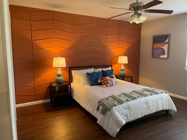 2300 Oakwood Ave in Bentonville, AR - Foto de edificio - Building Photo