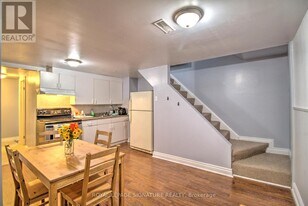 2015 Fontwell Crescent in Mississauga, ON - Building Photo