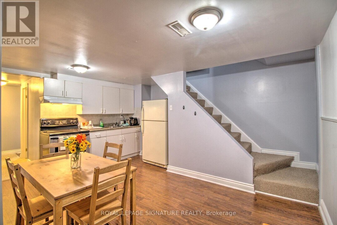 2015 Fontwell Crescent in Mississauga, ON - Building Photo