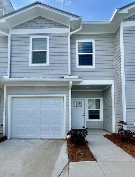 73 Date Palm Ln in Freeport, FL - Building Photo