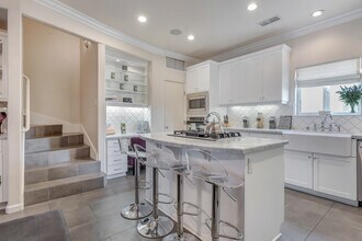 145 W Hawthorn St in San Diego, CA - Building Photo - Building Photo