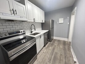 831 Main St E in Hamilton, ON - Building Photo