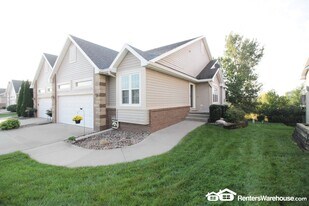 7144 Cody Dr in West Des Moines, IA - Building Photo