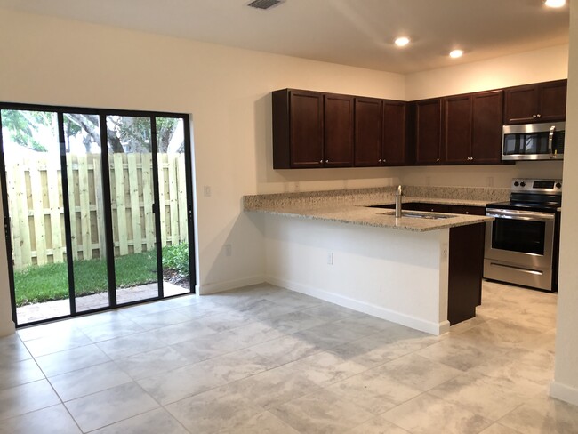 344 NE 208th Ter in Miami, FL - Building Photo - Building Photo