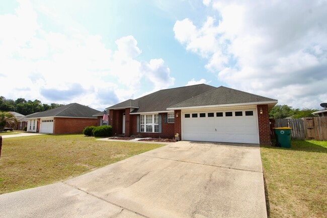 2173 Hagood Loop in Crestview, FL - Building Photo - Building Photo