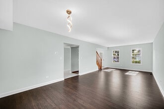 242 Stafford Dr in Mundelein, IL - Building Photo - Building Photo