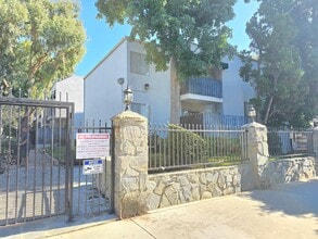 18645 Hatteras St in Los Angeles, CA - Building Photo - Building Photo