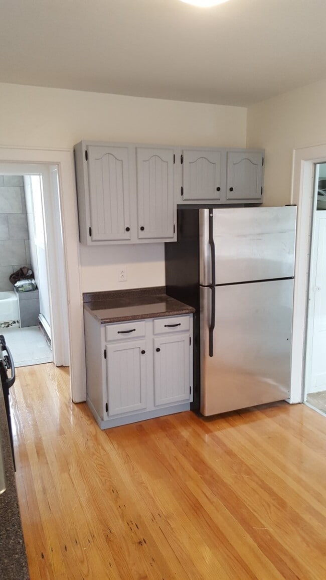 12 Coventry Ave in Yorkville, NY - Foto de edificio - Building Photo