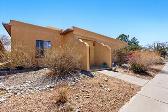 7624 Maplewood Dr NW in Albuquerque, NM - Building Photo - Building Photo